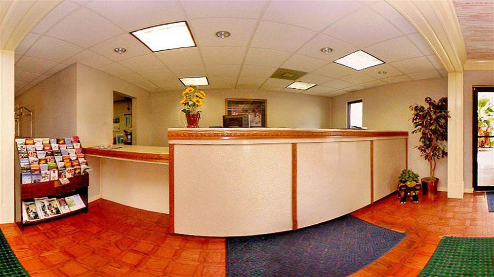Econo Lodge Canton I-55 Экстерьер фото