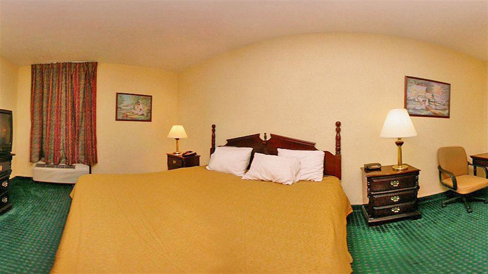 Econo Lodge Canton I-55 Экстерьер фото