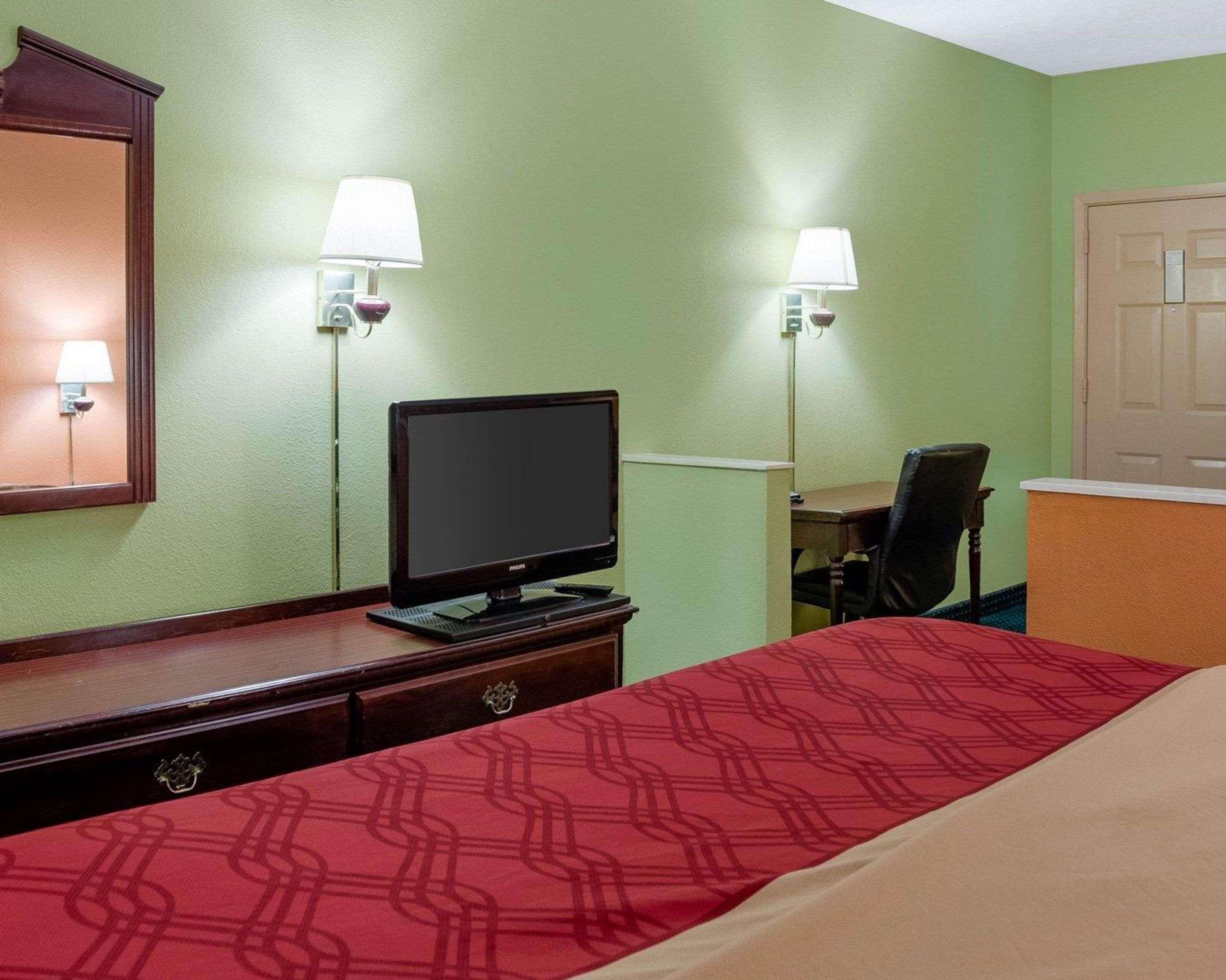 Econo Lodge Canton I-55 Экстерьер фото