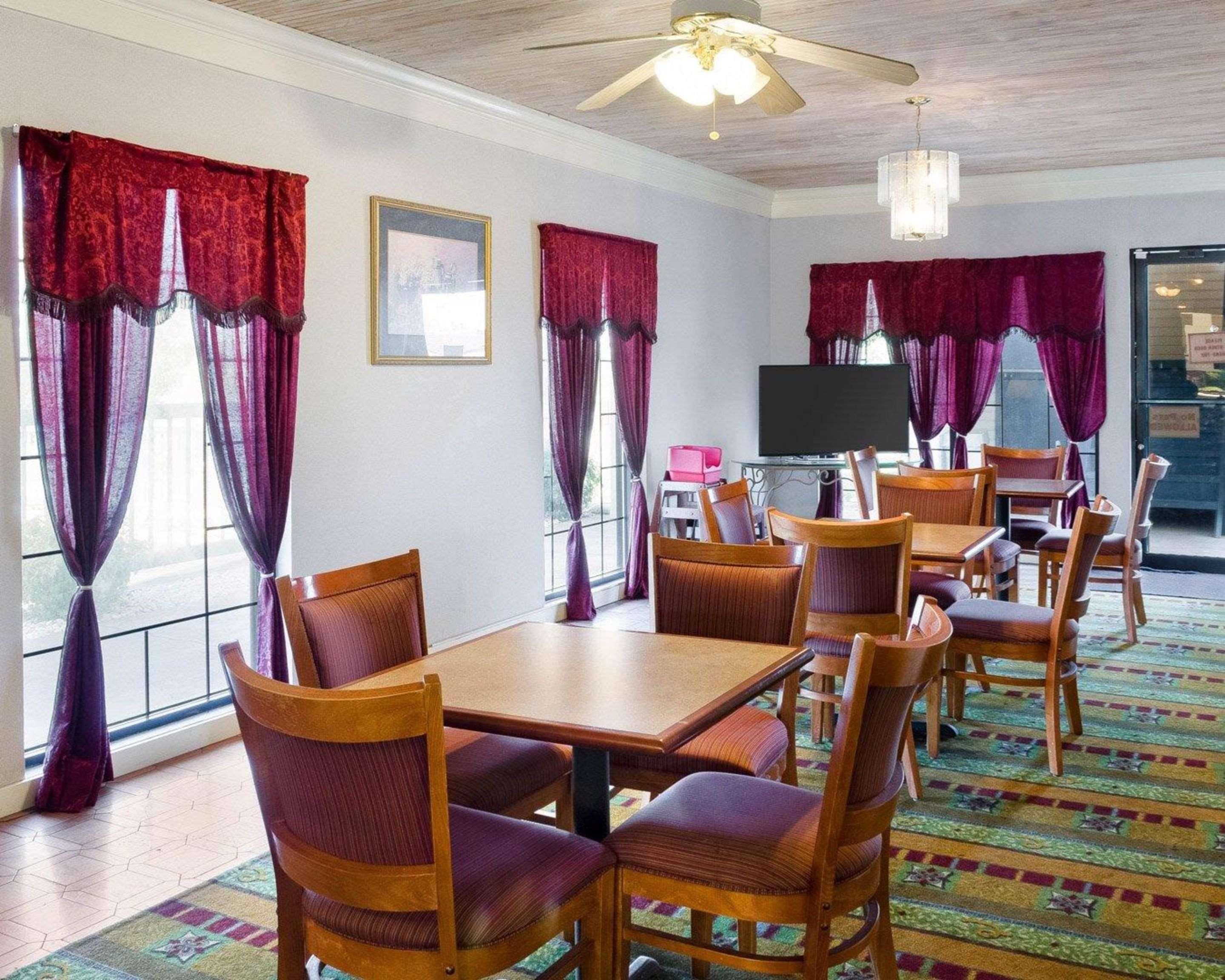 Econo Lodge Canton I-55 Экстерьер фото