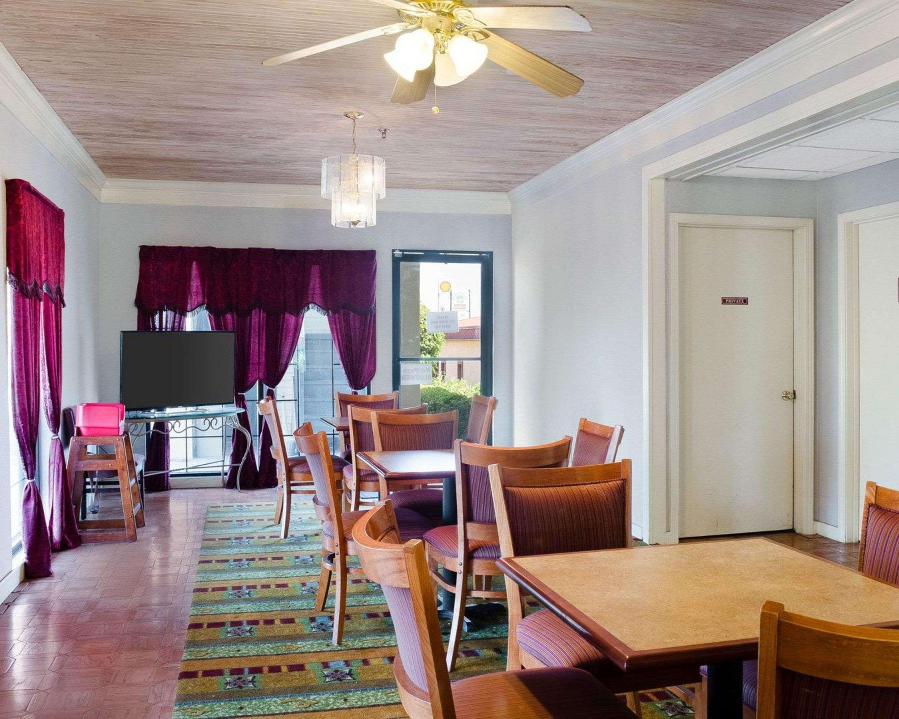 Econo Lodge Canton I-55 Экстерьер фото