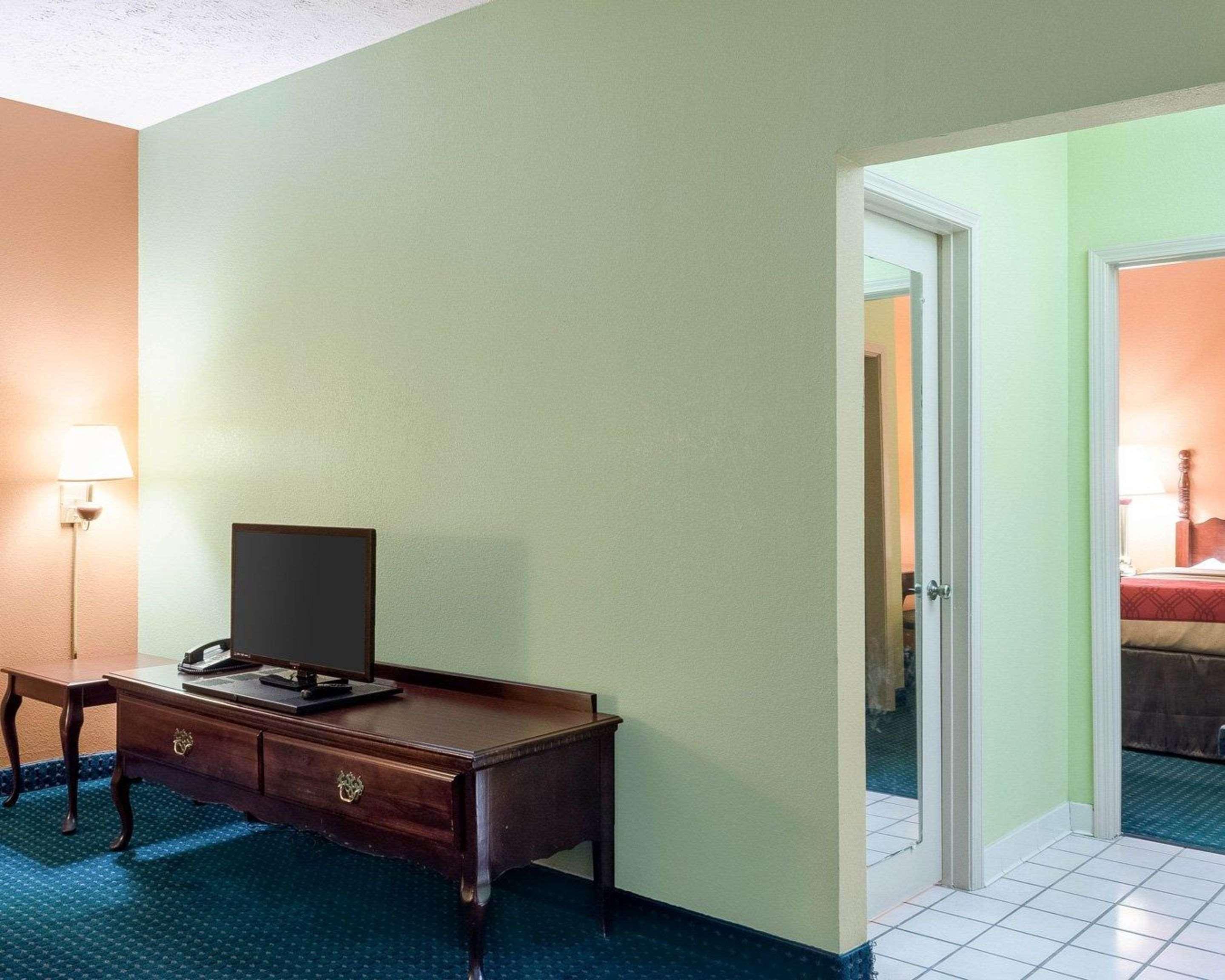 Econo Lodge Canton I-55 Экстерьер фото