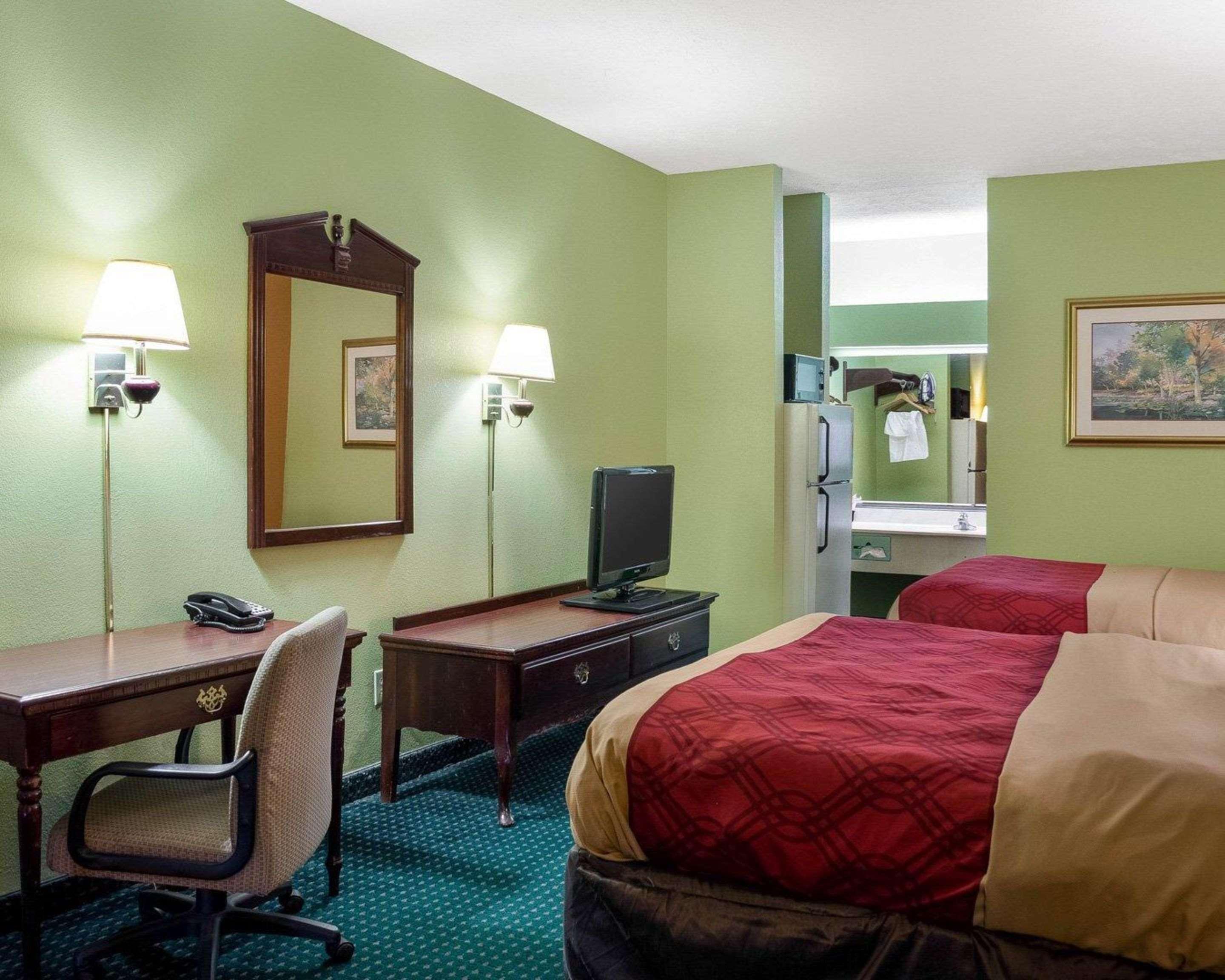 Econo Lodge Canton I-55 Экстерьер фото