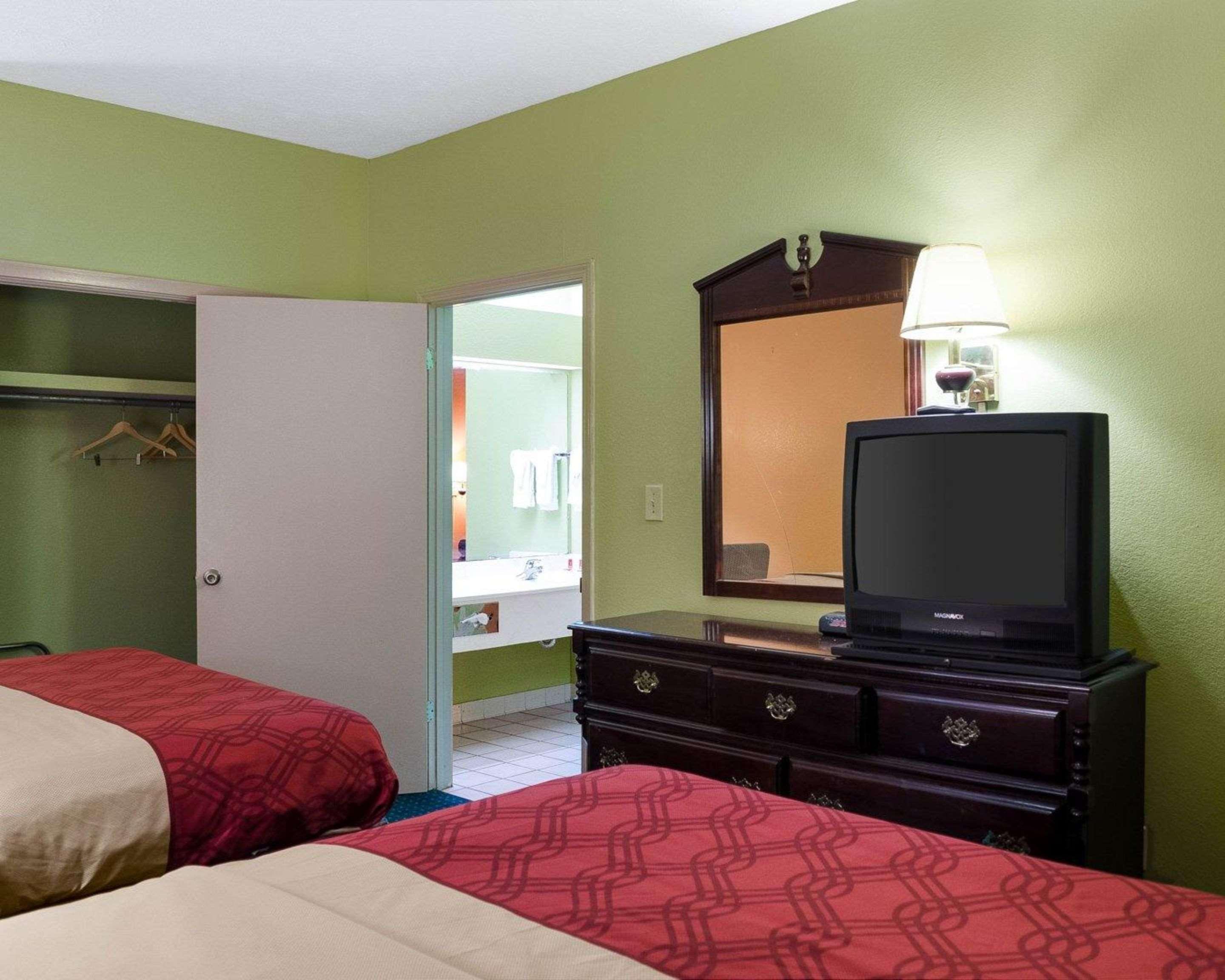 Econo Lodge Canton I-55 Экстерьер фото