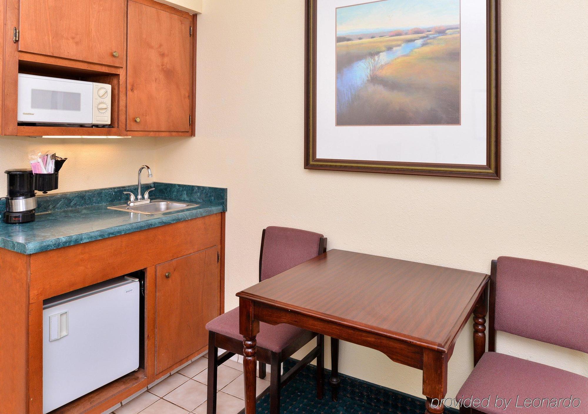 Econo Lodge Canton I-55 Экстерьер фото