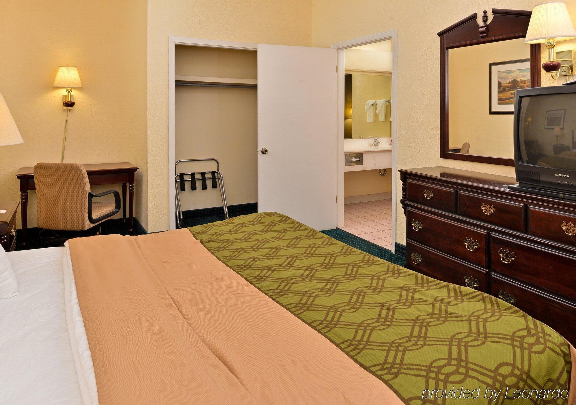 Econo Lodge Canton I-55 Экстерьер фото