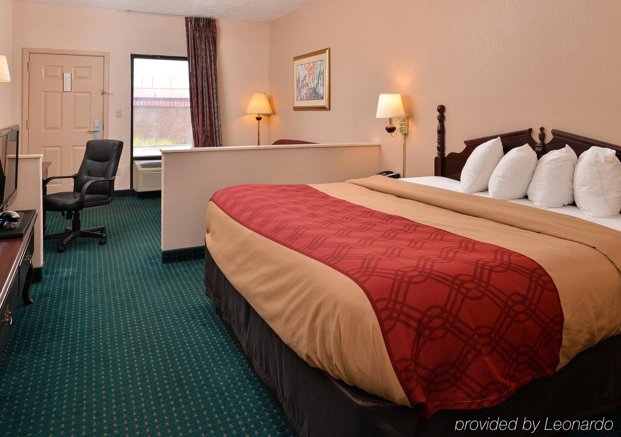 Econo Lodge Canton I-55 Экстерьер фото