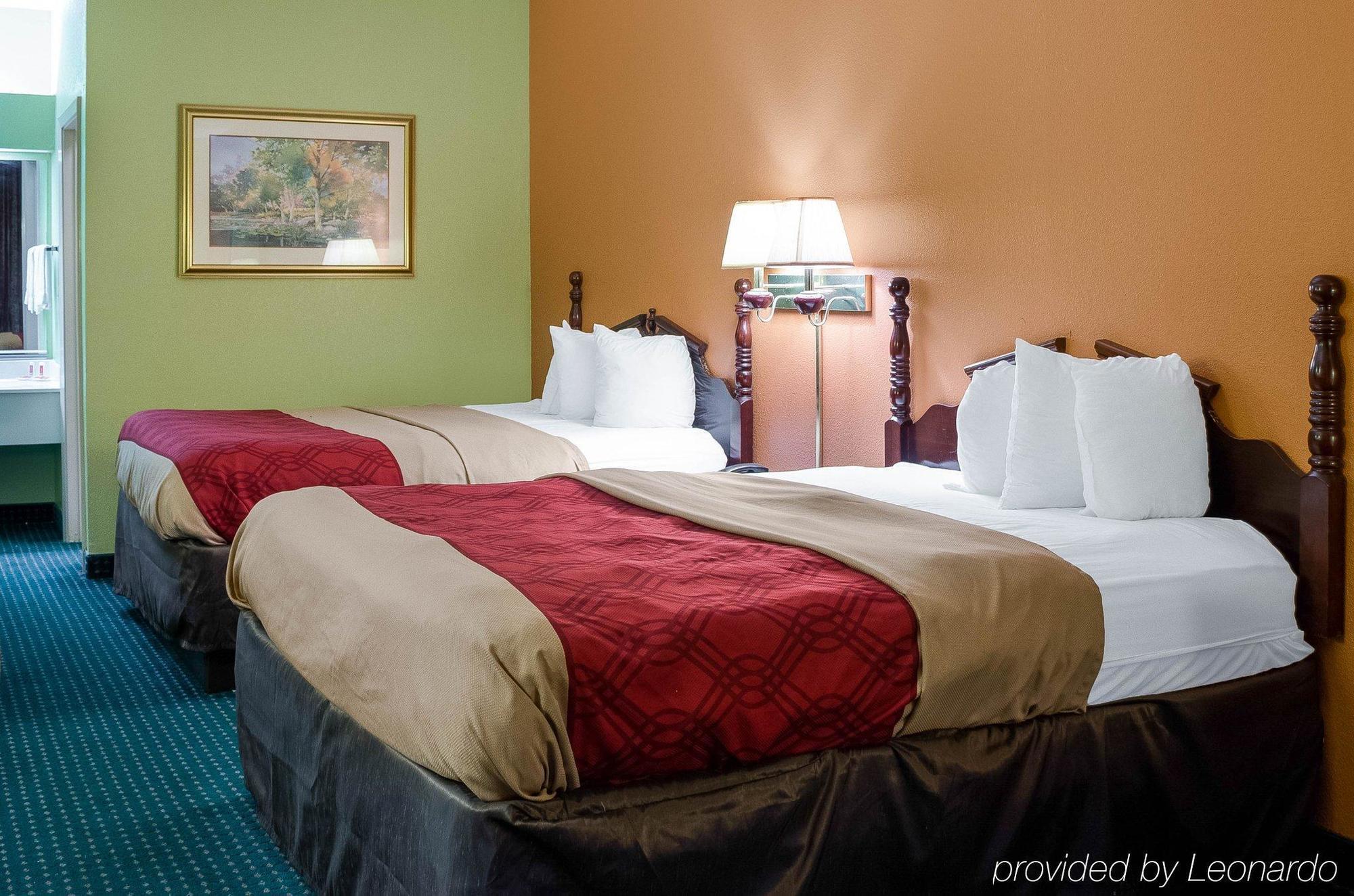 Econo Lodge Canton I-55 Экстерьер фото
