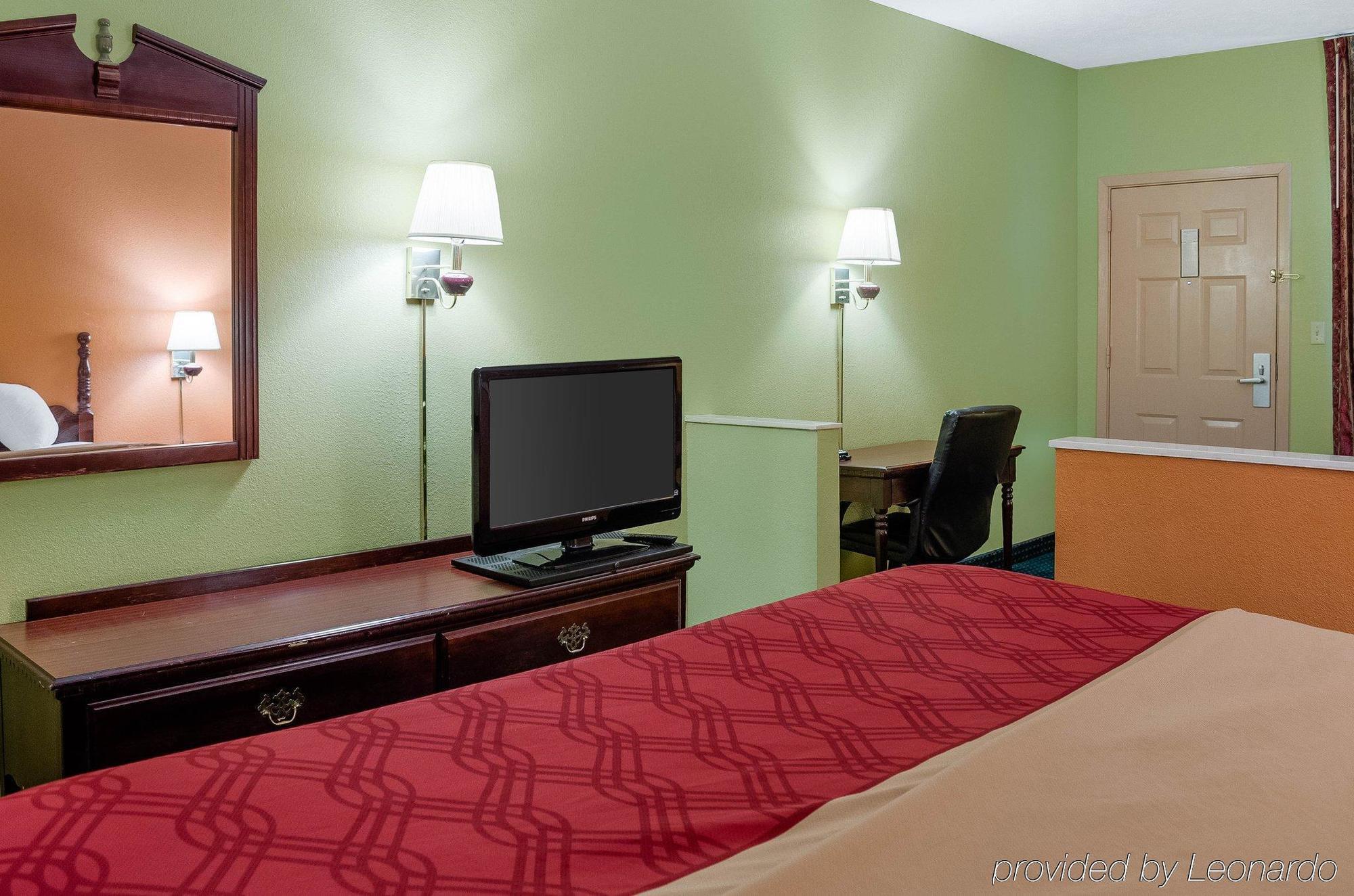 Econo Lodge Canton I-55 Экстерьер фото