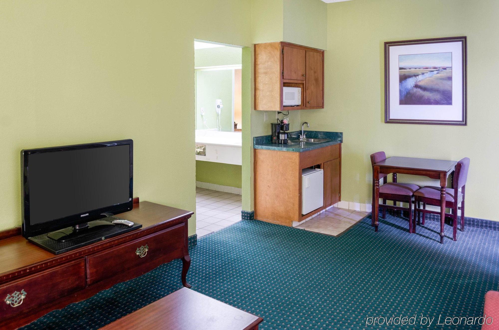 Econo Lodge Canton I-55 Экстерьер фото